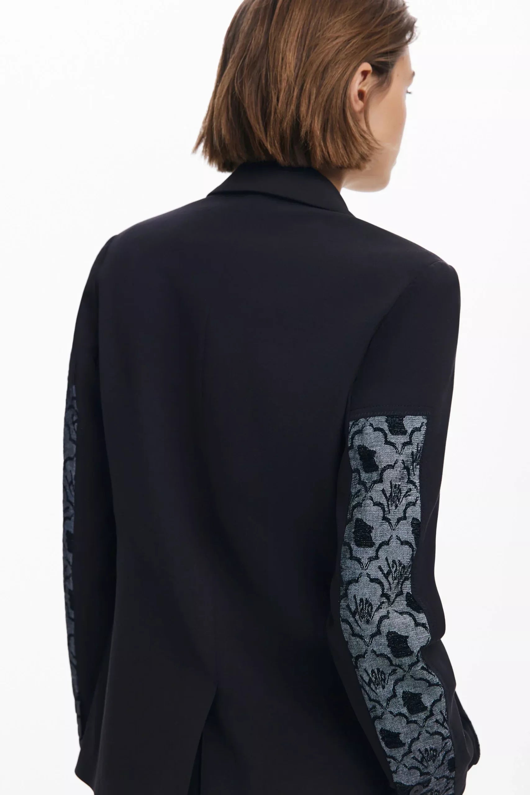 Desigual Women’s Black Blazer – Elegant and Chic for Fall/Winter