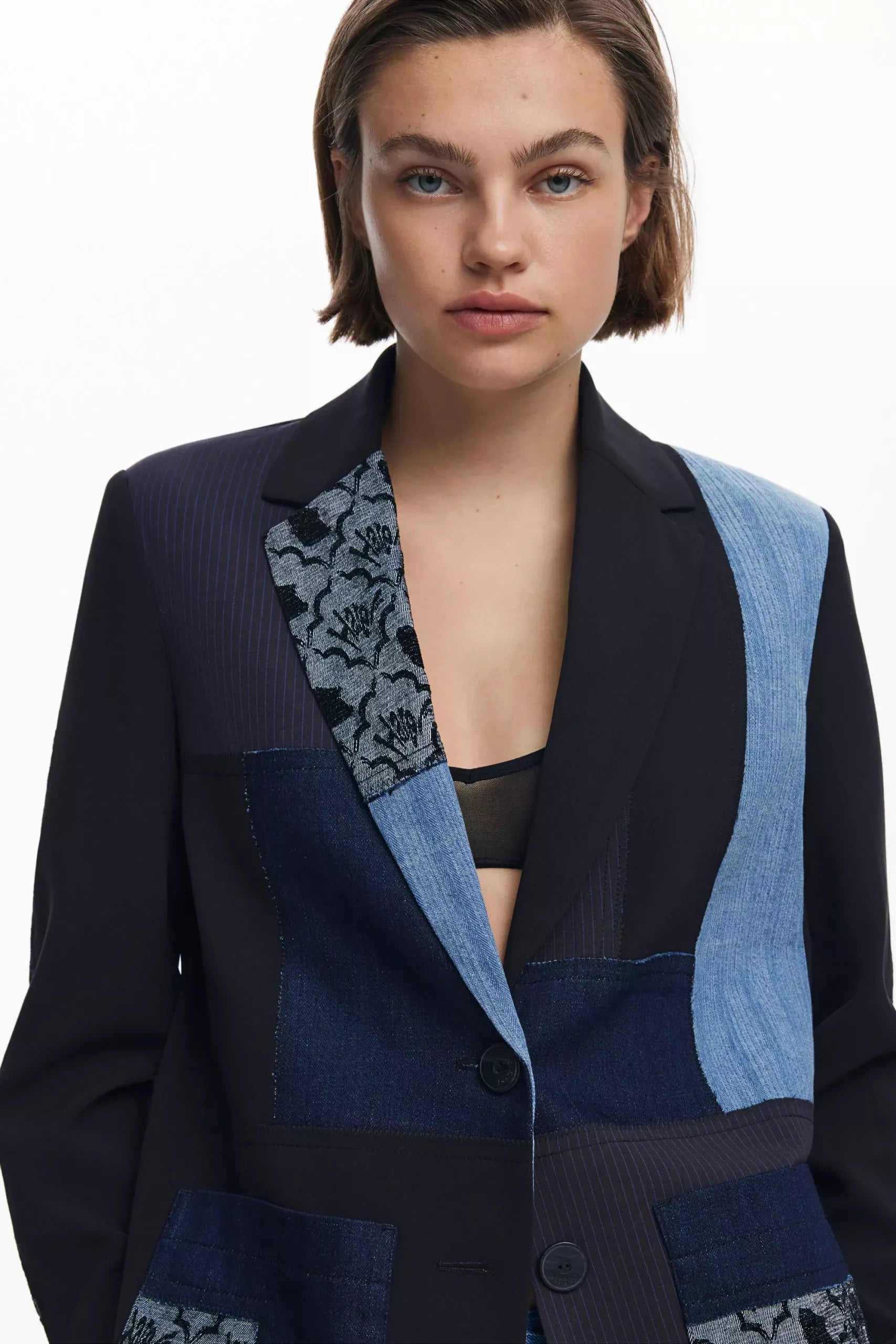 Desigual Women’s Black Blazer – Elegant and Chic for Fall/Winter