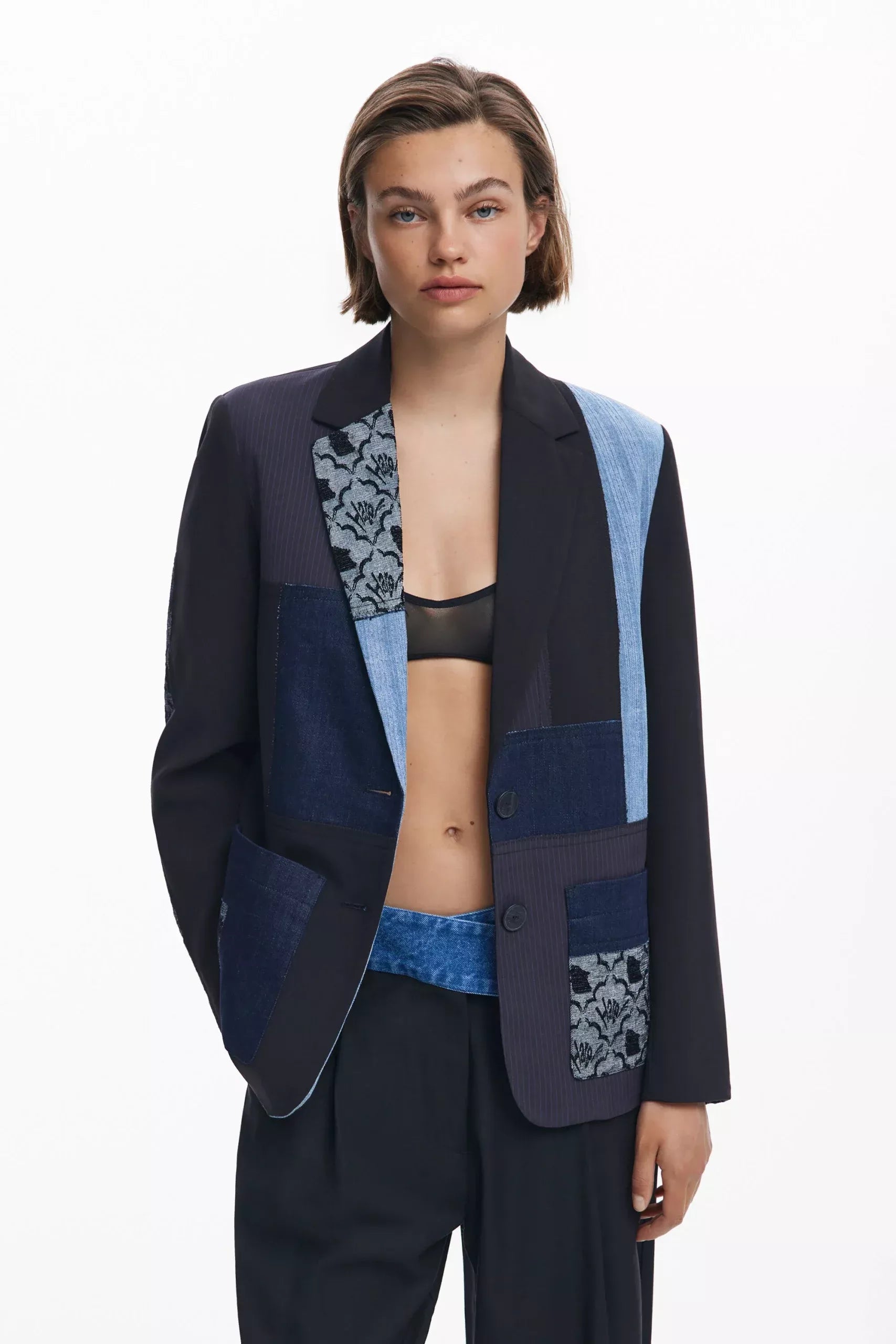 Desigual Women’s Black Blazer – Elegant and Chic for Fall/Winter