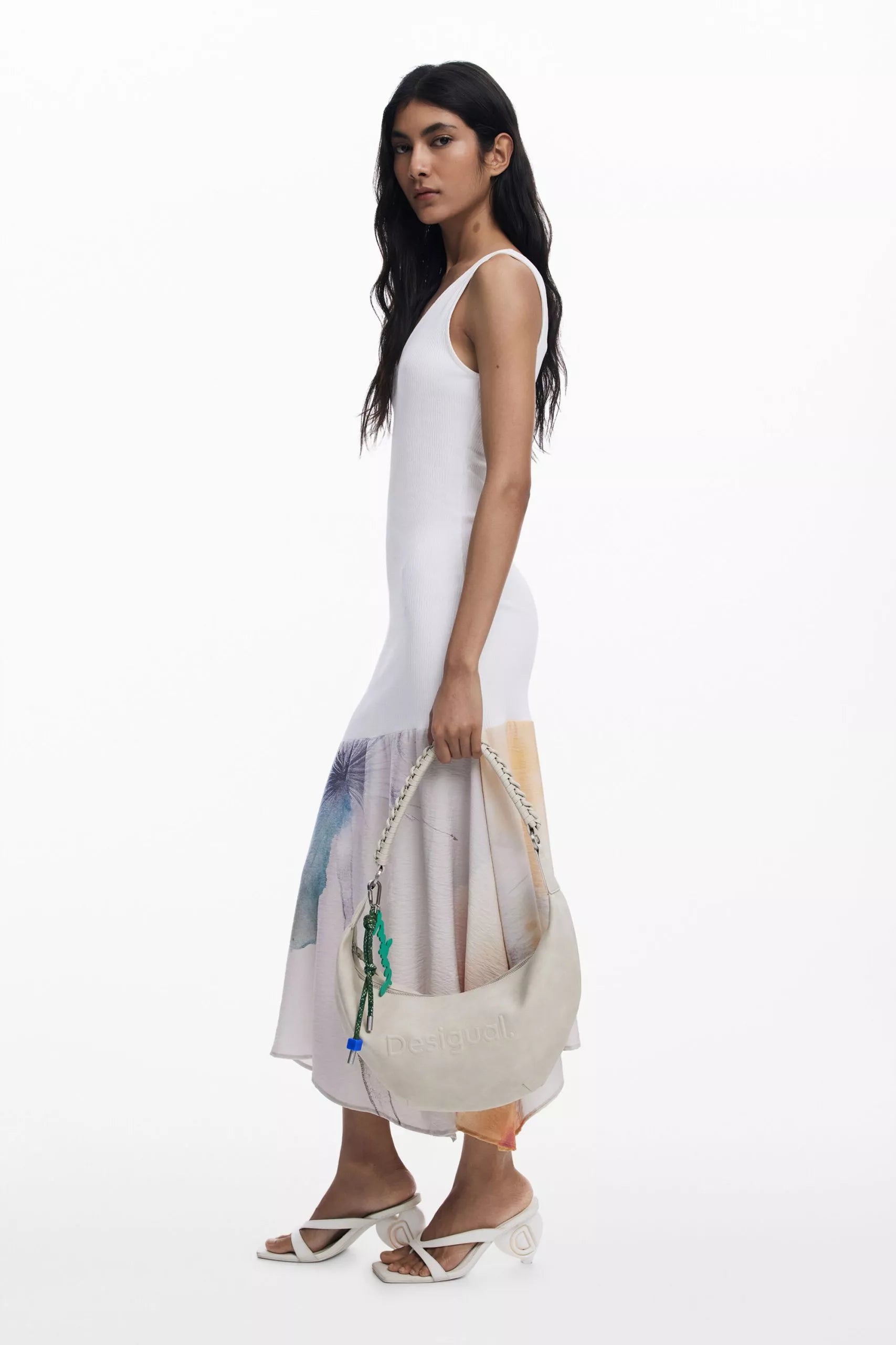 Desigual Women’s White Zip Bag – Chic and Functional Design